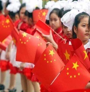 闪亮派对上的女孩